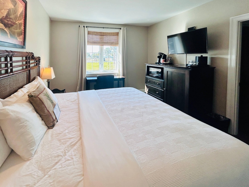 Upgrade, King and Queen Bed