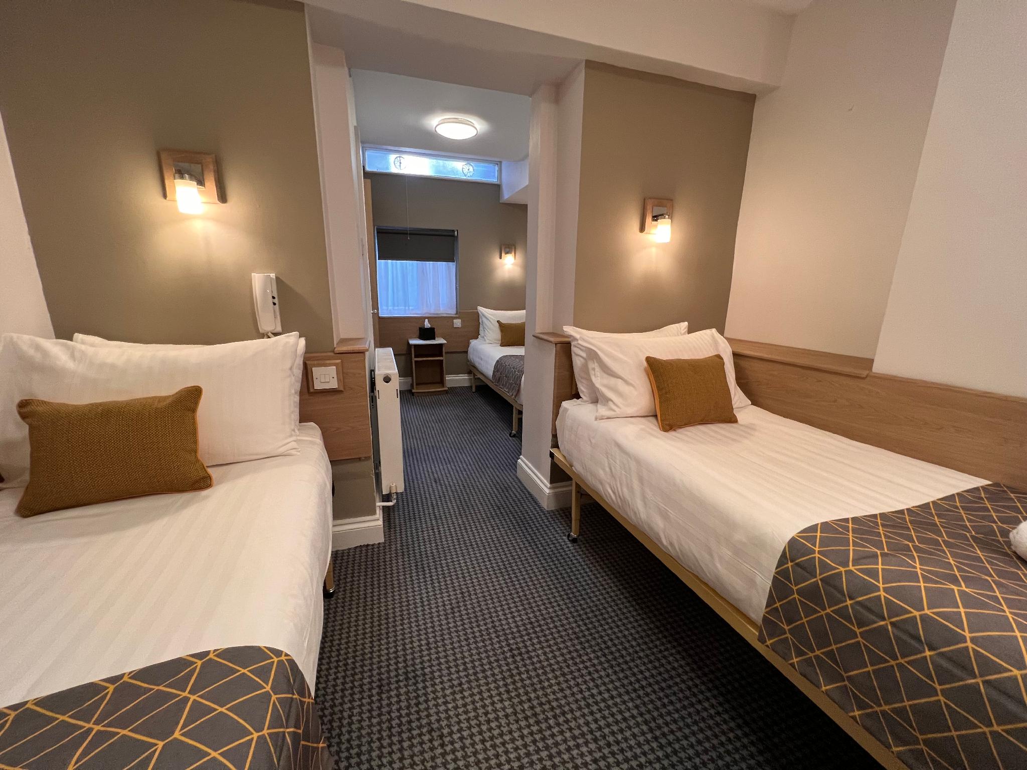 Room, Triple