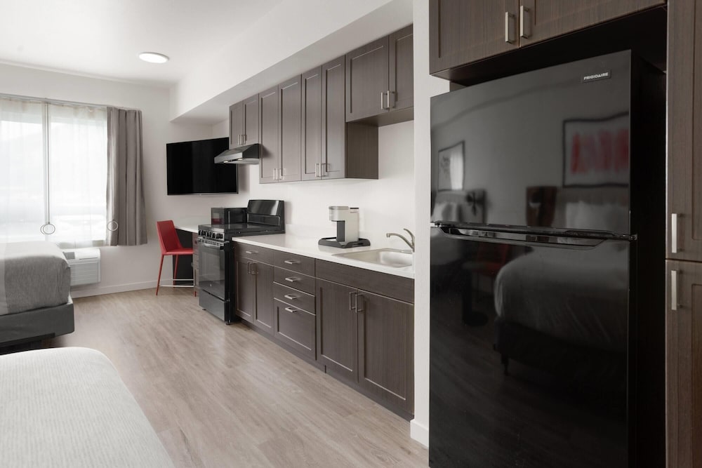 Hawthorn Extended Stay by Wyndham Alpine 36/49