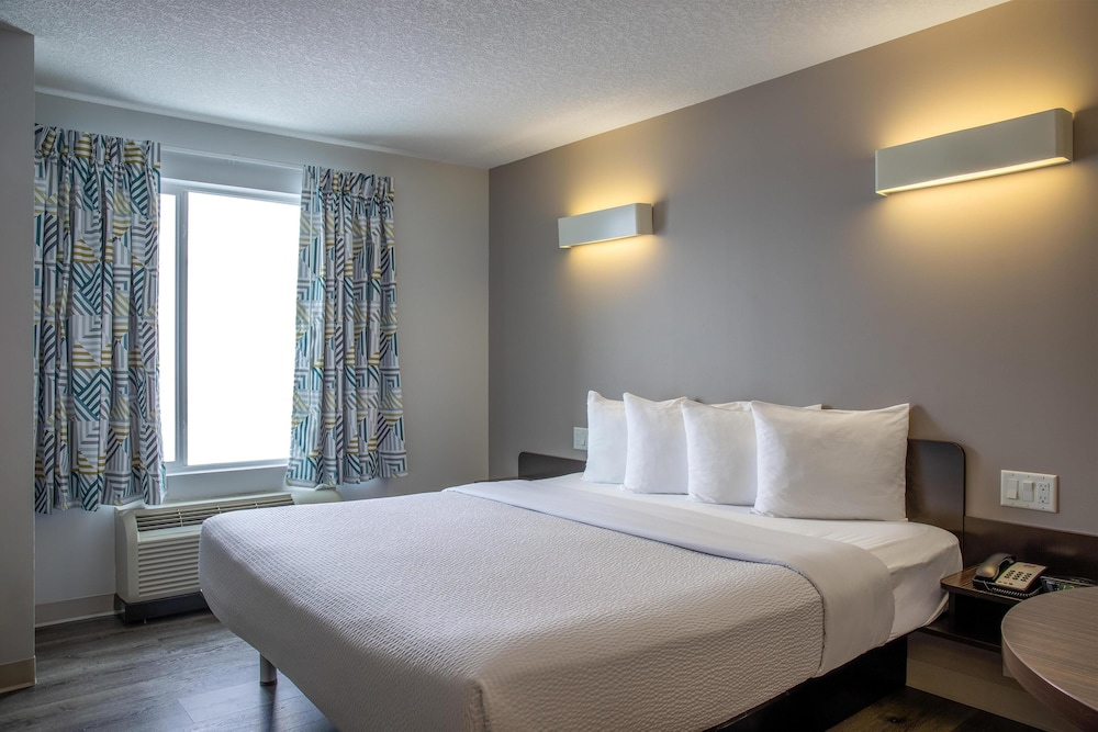 Motel6 Airdrie Ab 38/68