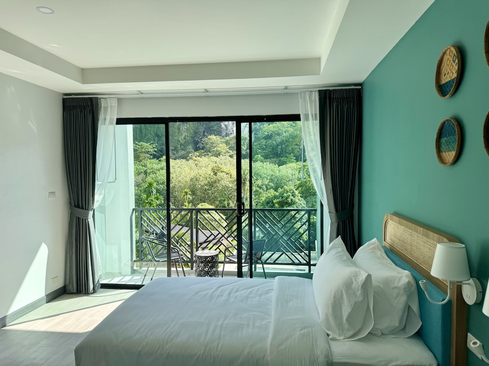 PANORAMIC, KING BED, MOUNTAIN VIEW