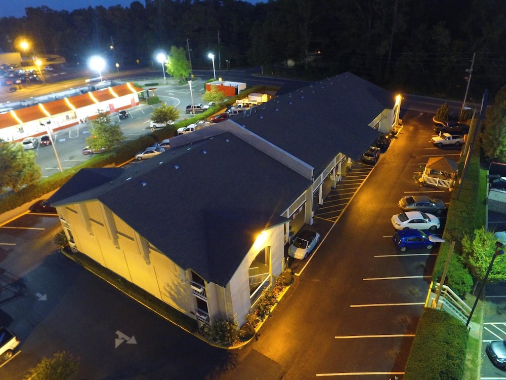 West Bank Inn 6/60
