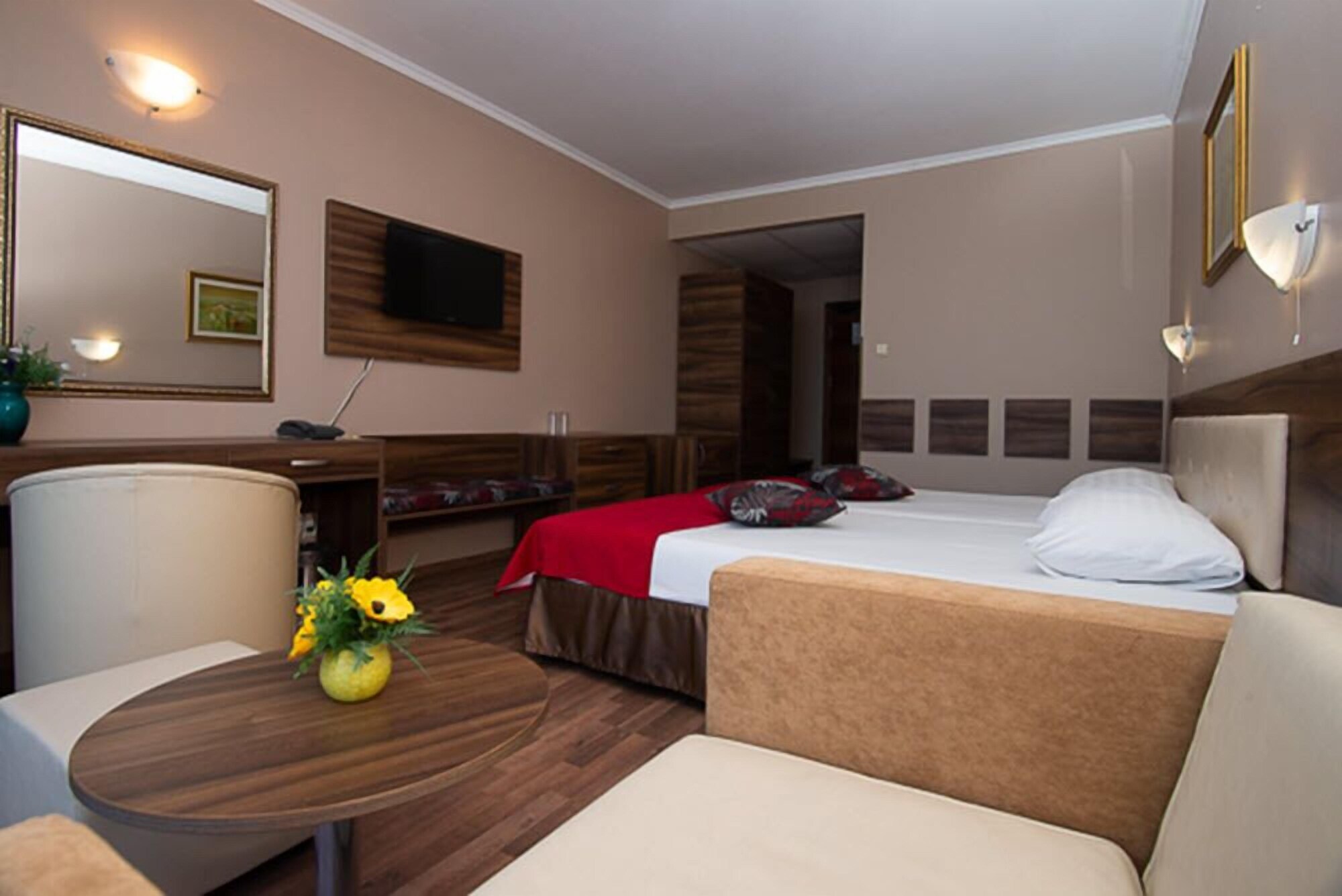 ROOM, SINGLE, DOUBLE BED