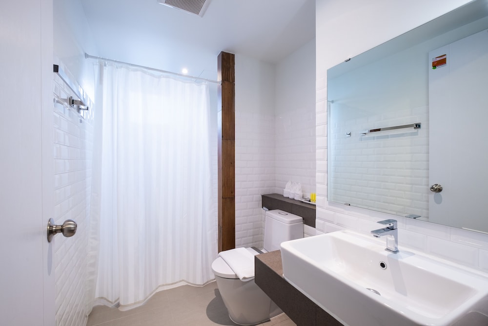 S.22 Hotel Suratthani 62/64
