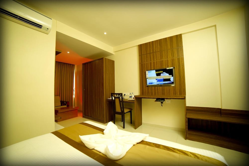 Grand Plaza Suites 13/23