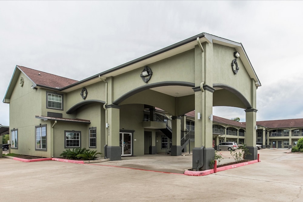 Quality Inn & Suites Bridge City/Orange 2/29