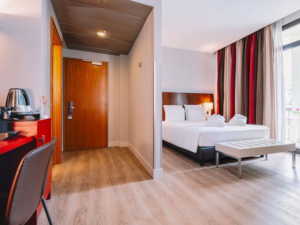 PRIVILEGE, DOUBLE BED