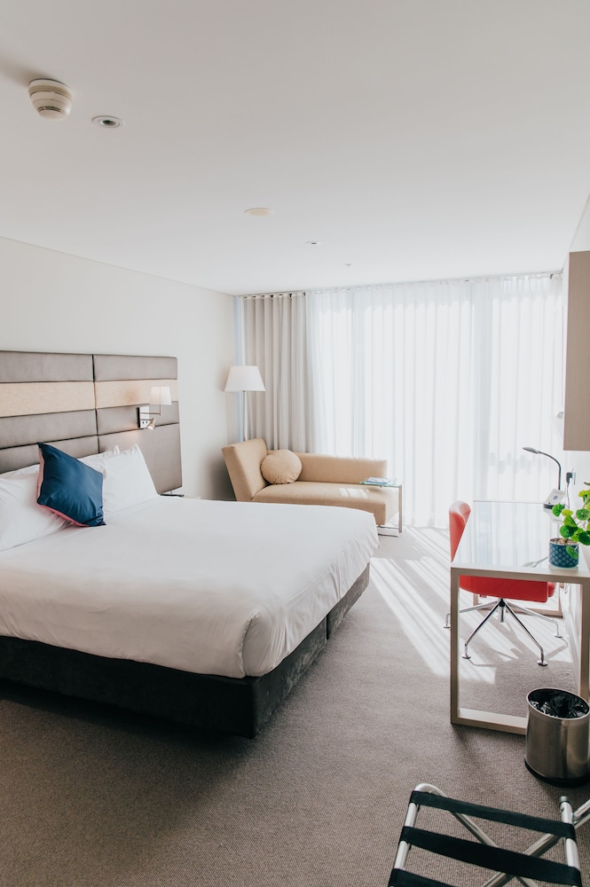 SUPERIOR, KING BED