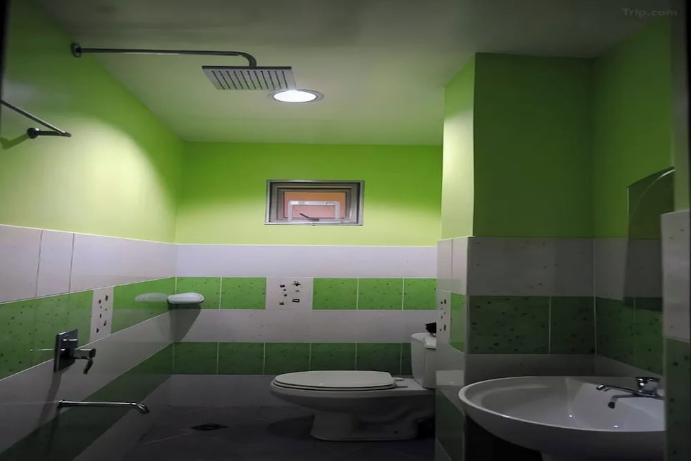 Luis Bay Travellers Lodge Coron 31/33