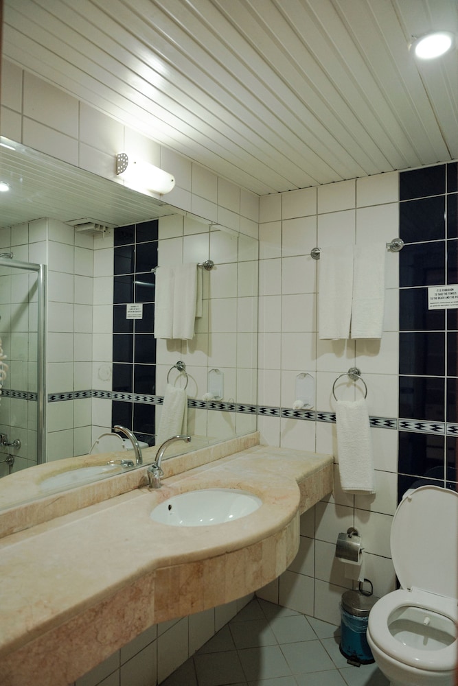 غرفة قياسية بسرير كوين وسرير فردي بإطلالة على الحديقة، Belpoint Beach Hotel 9/10