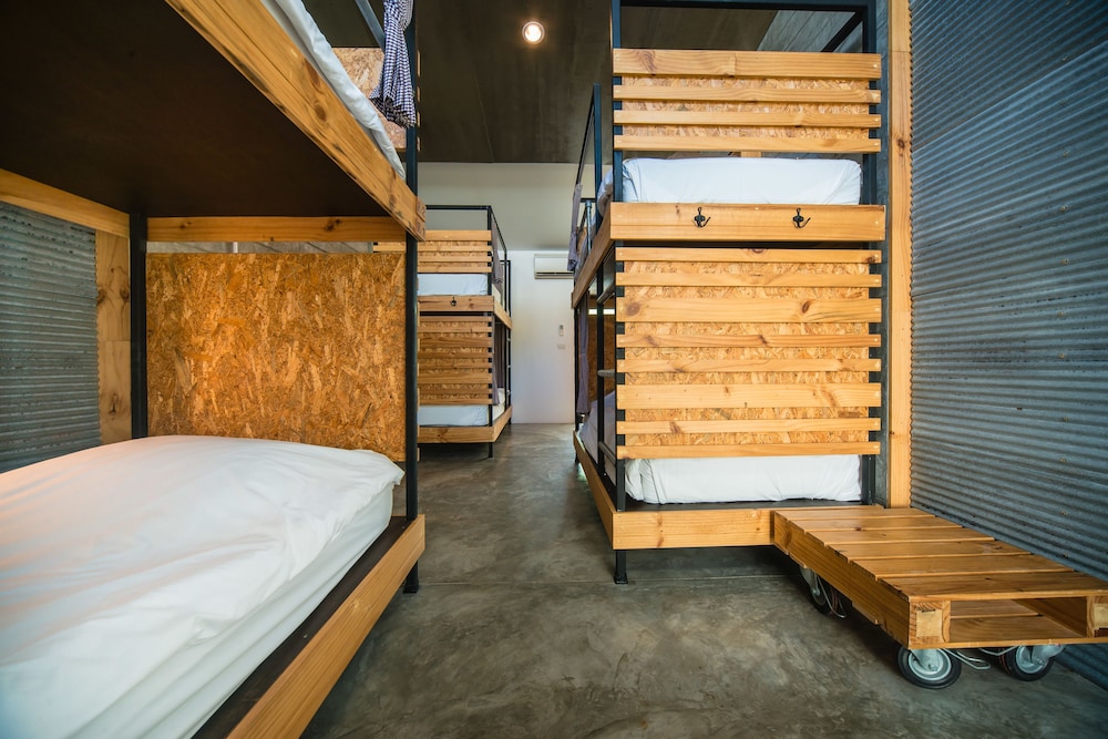 FEMALE DORM, 8 BEDS