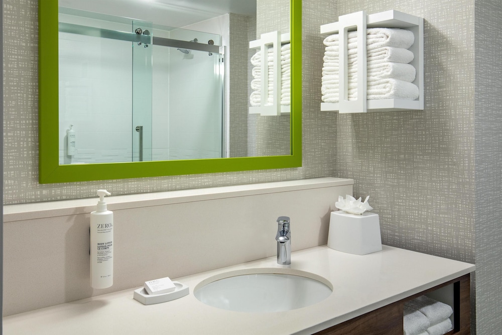 غرفة بسرير كينج مع أريكة، Hampton Inn Rehoboth Beach 10/10