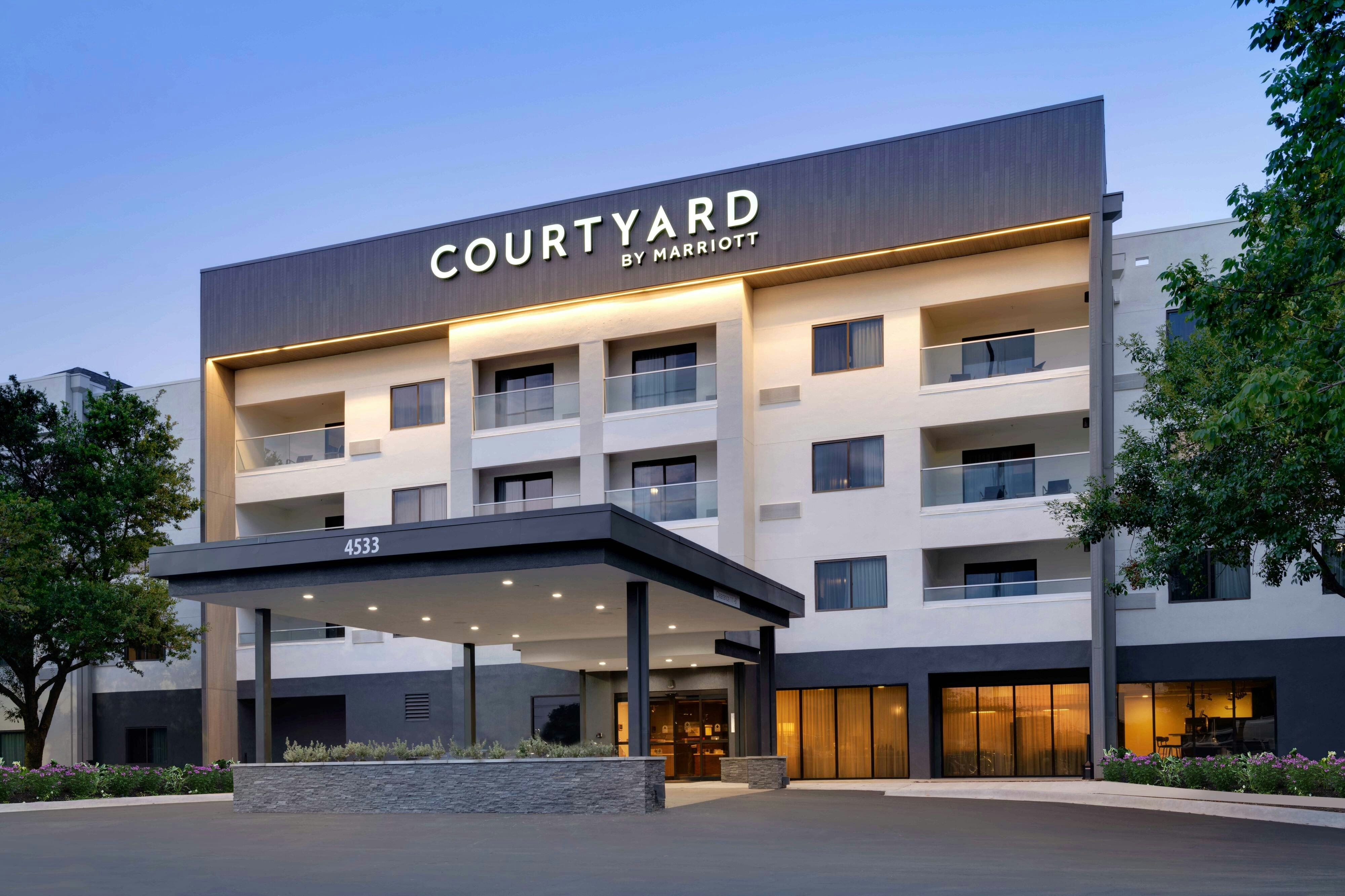 Courtyard Austin South 1/7