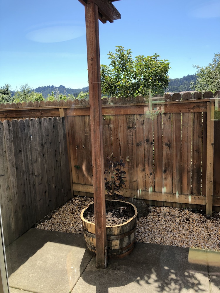 Cloverdale Wine Country Inn and Suites 43/47