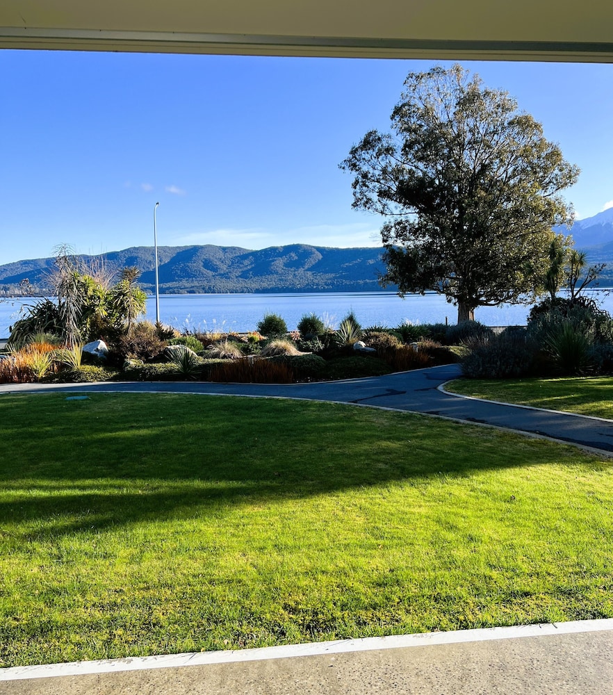Fiordland Lakeview Motel and Apartments 62/67