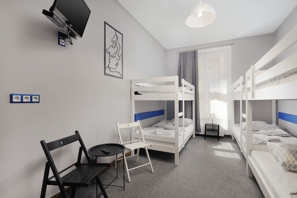 Moon Hostel New 21/28