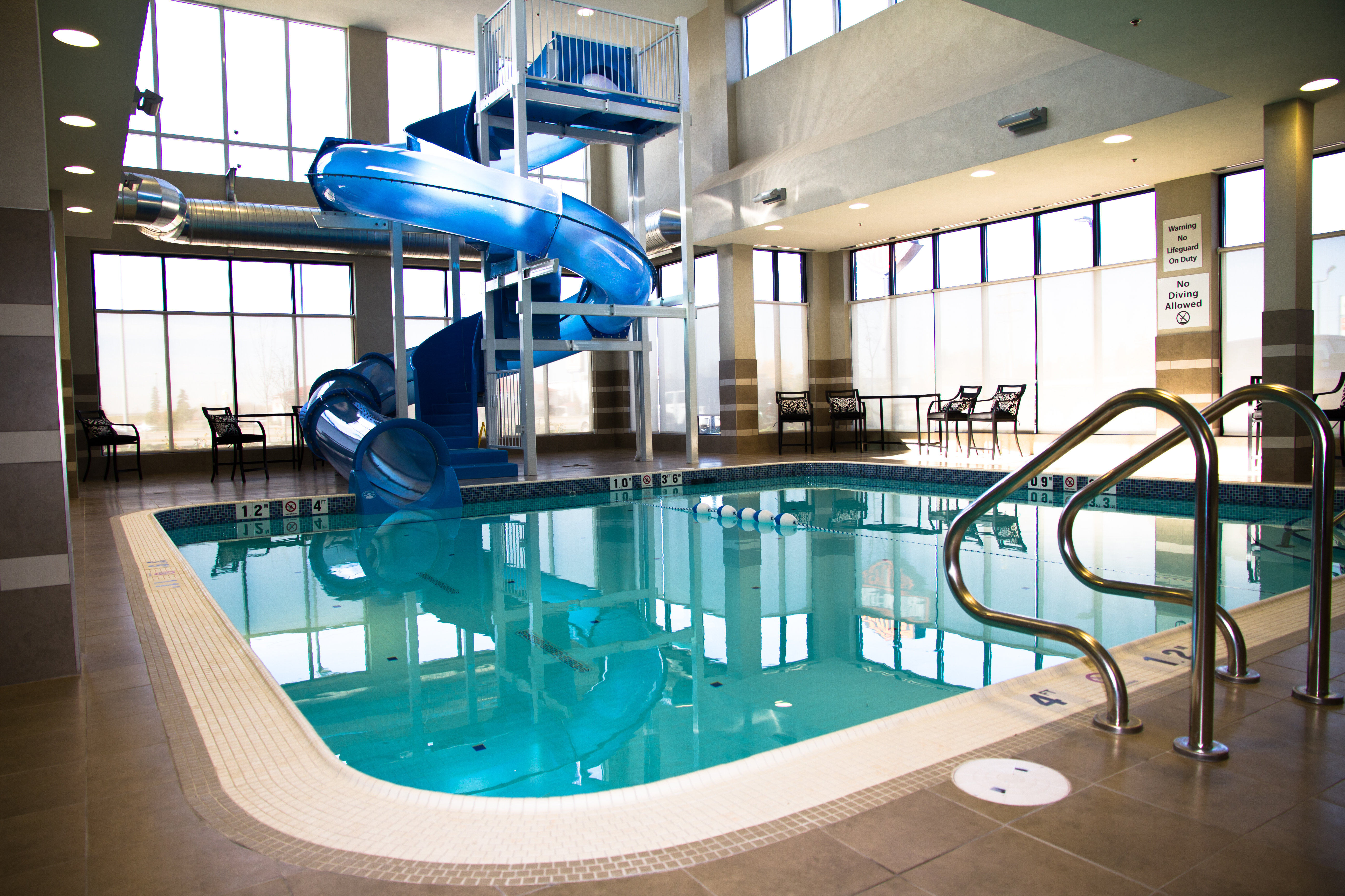 Holiday Inn Red Deer South 38/76