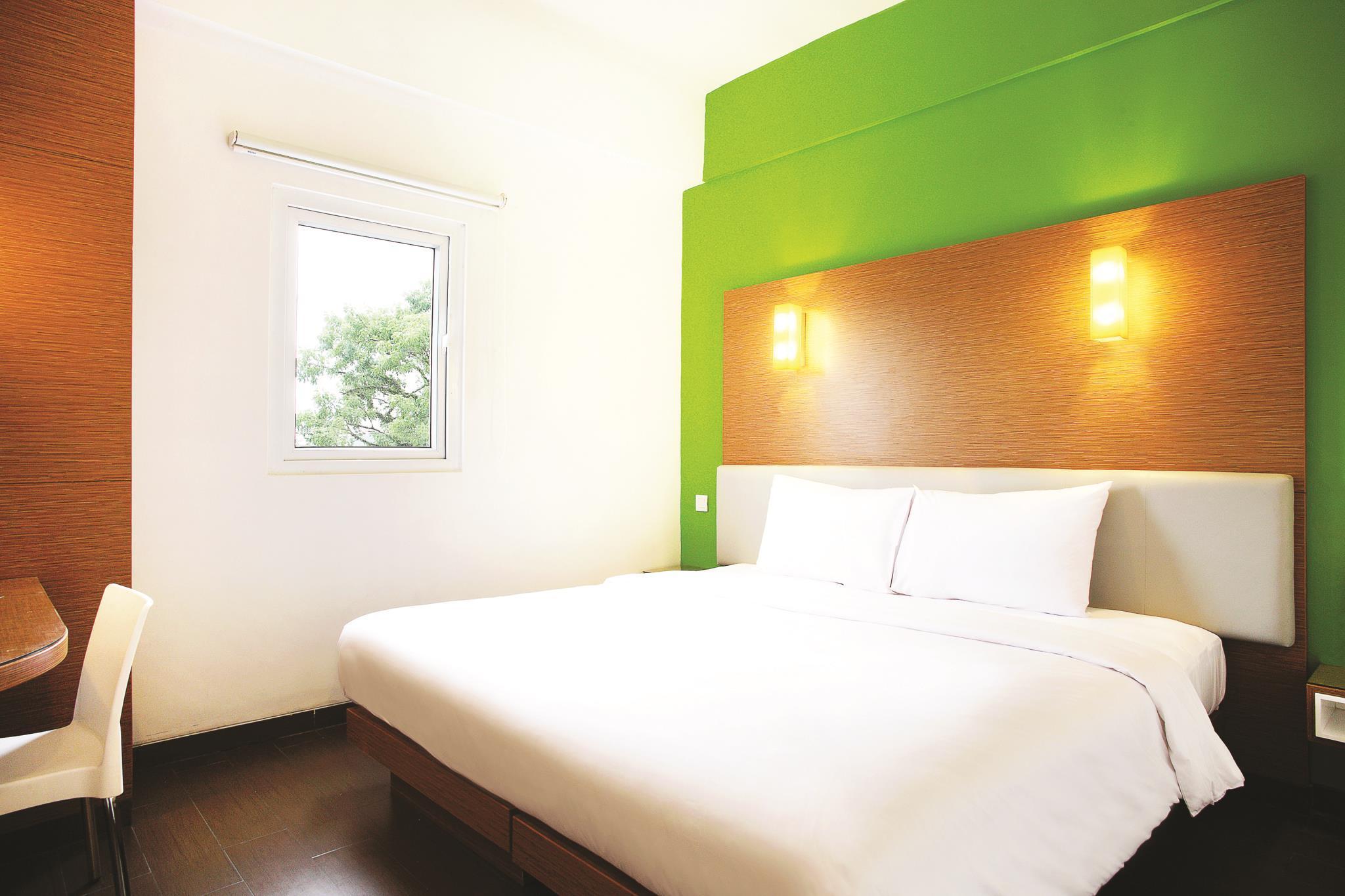 Smart, Hollywood, King Bed