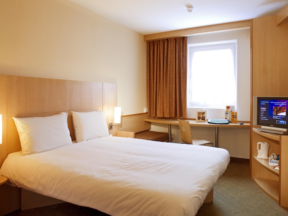 Ibis Swansea 11/63