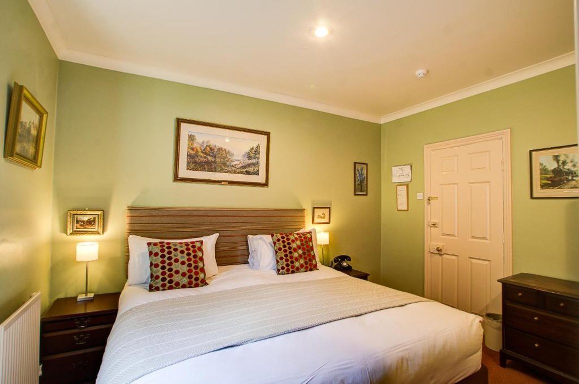 THE WHITE HART HOTEL 10/48