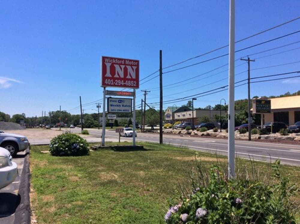 Wickford Motor Inn 49/53