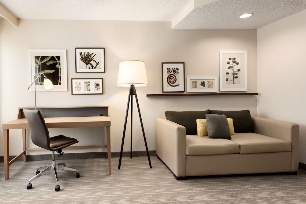 Country Inn & Suites by Radisson, Chippewa Falls, WI 20/25