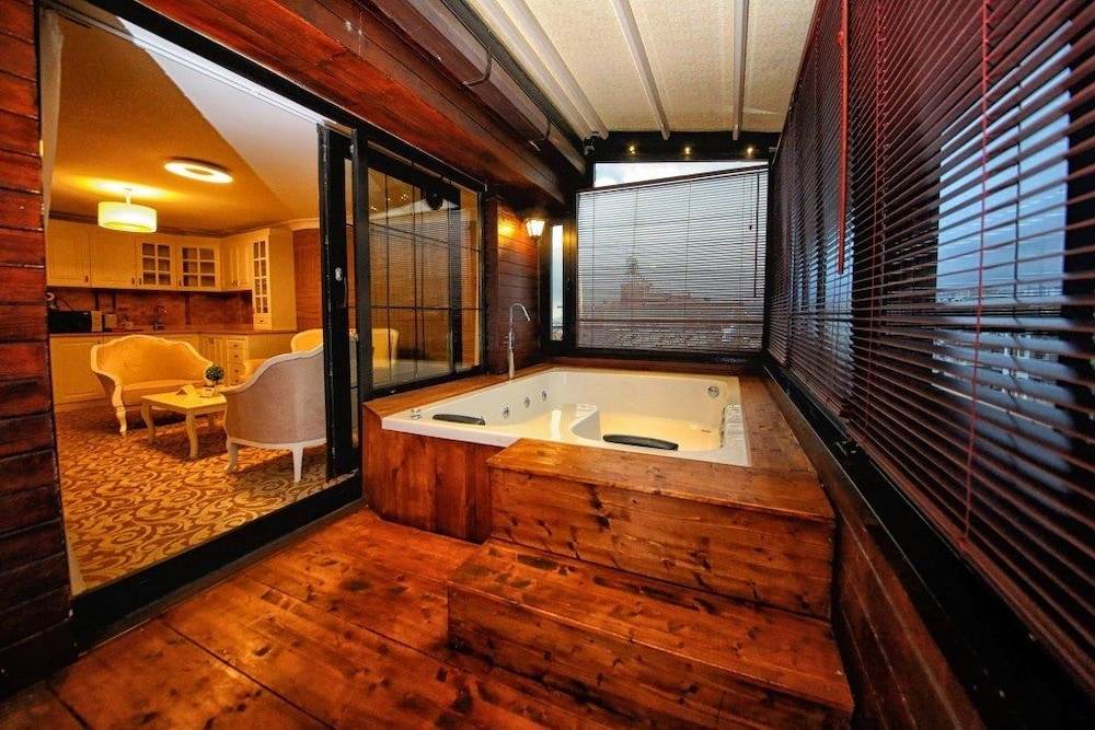 My Suit Residence 27/50