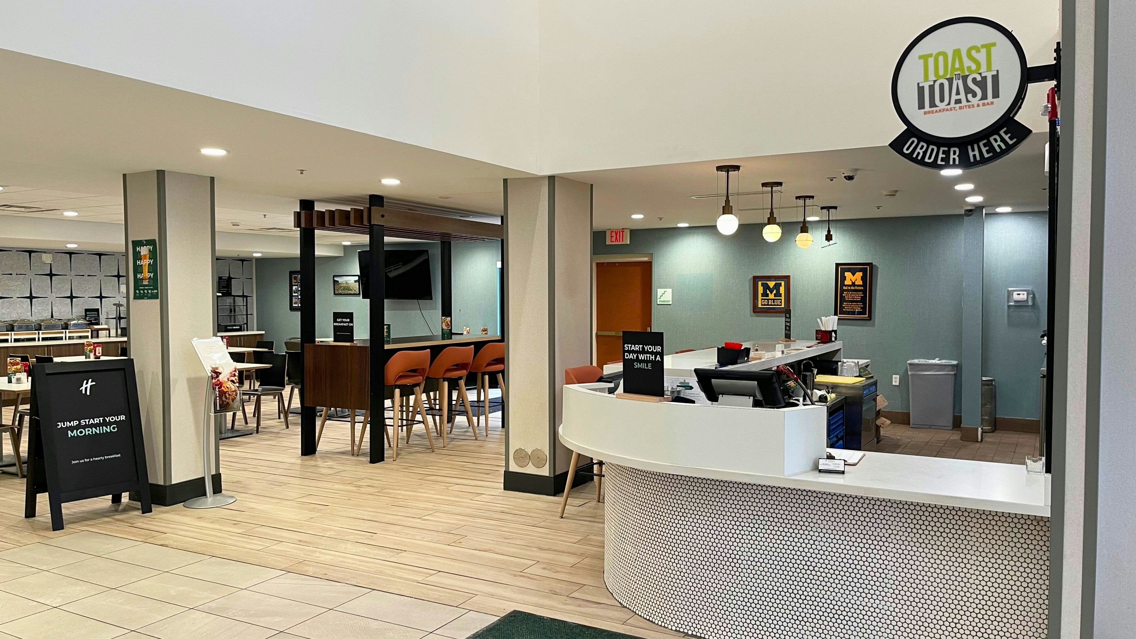 Holiday Inn Hotel Suites Ann Arbor Univ Michigan 8/73