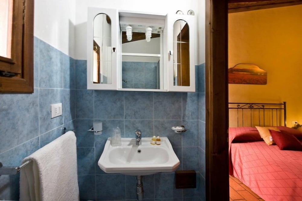 ROOM, QUADRUPLE