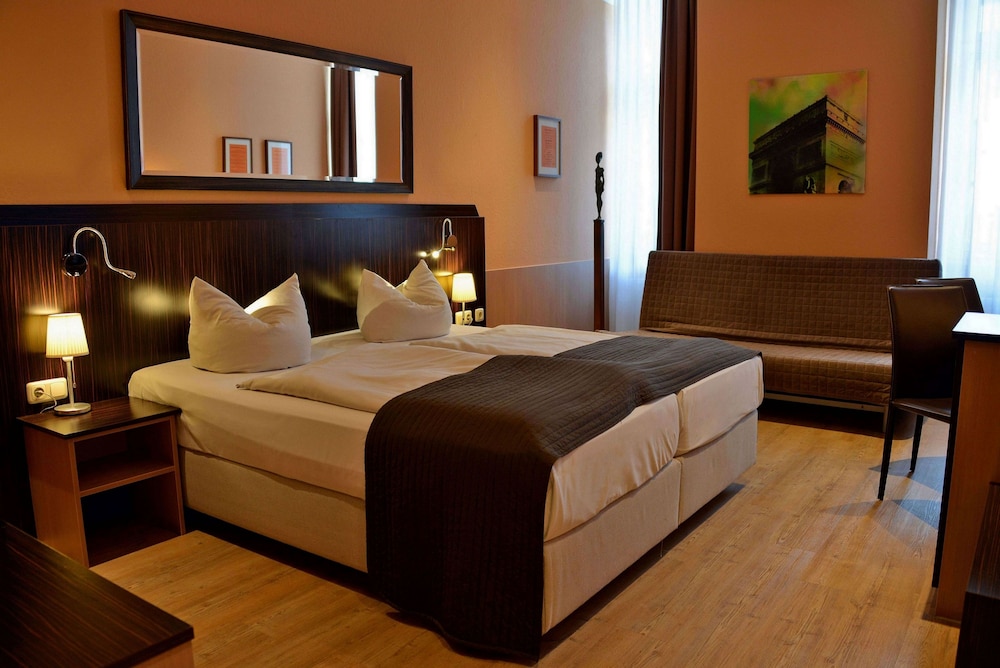 غرفة قياسية ثلاثية بسريرين منفصلين مع أريكة، Arthotel Munich 7/10