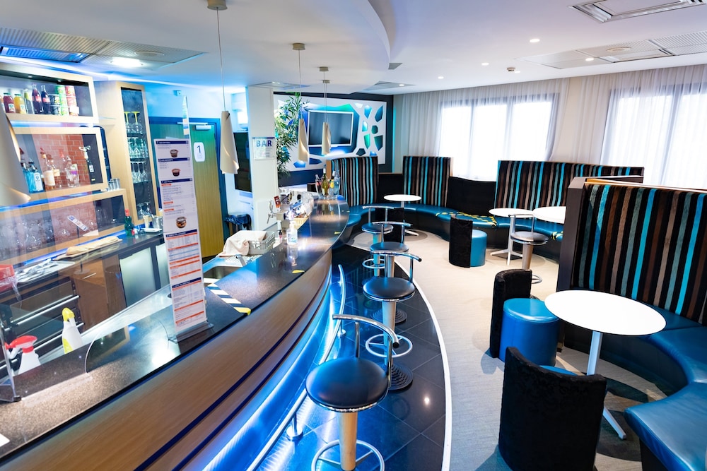 HOLIDAY INN EXPRESS ARRAS 58/78