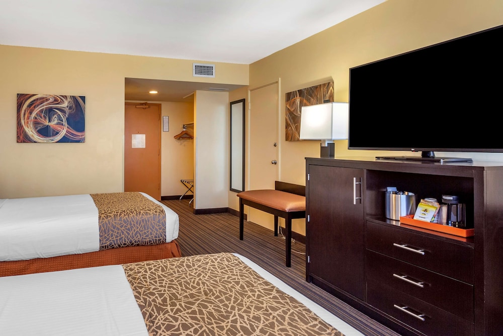Best Western The Plaza Hotel Honolulu Airport 24/30