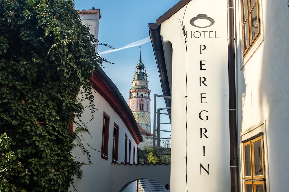 HOTEL PEREGRIN 4/72