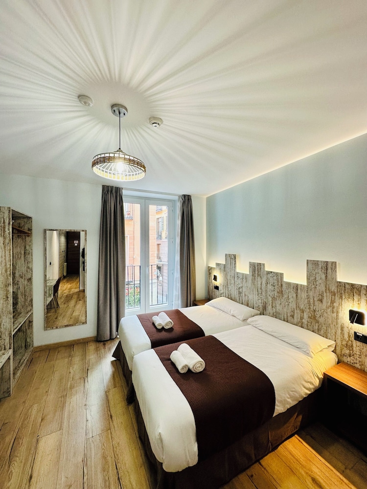 Hostal Anton Martin 31/61