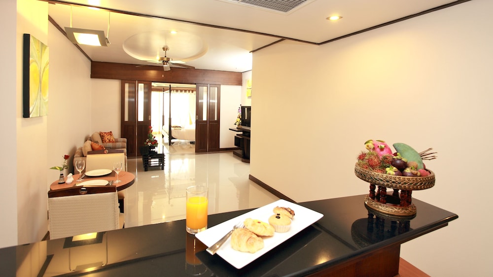 Pattaya Loft Hotel 48/55