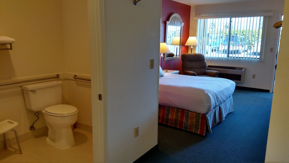 Lewis River Inn 56/57