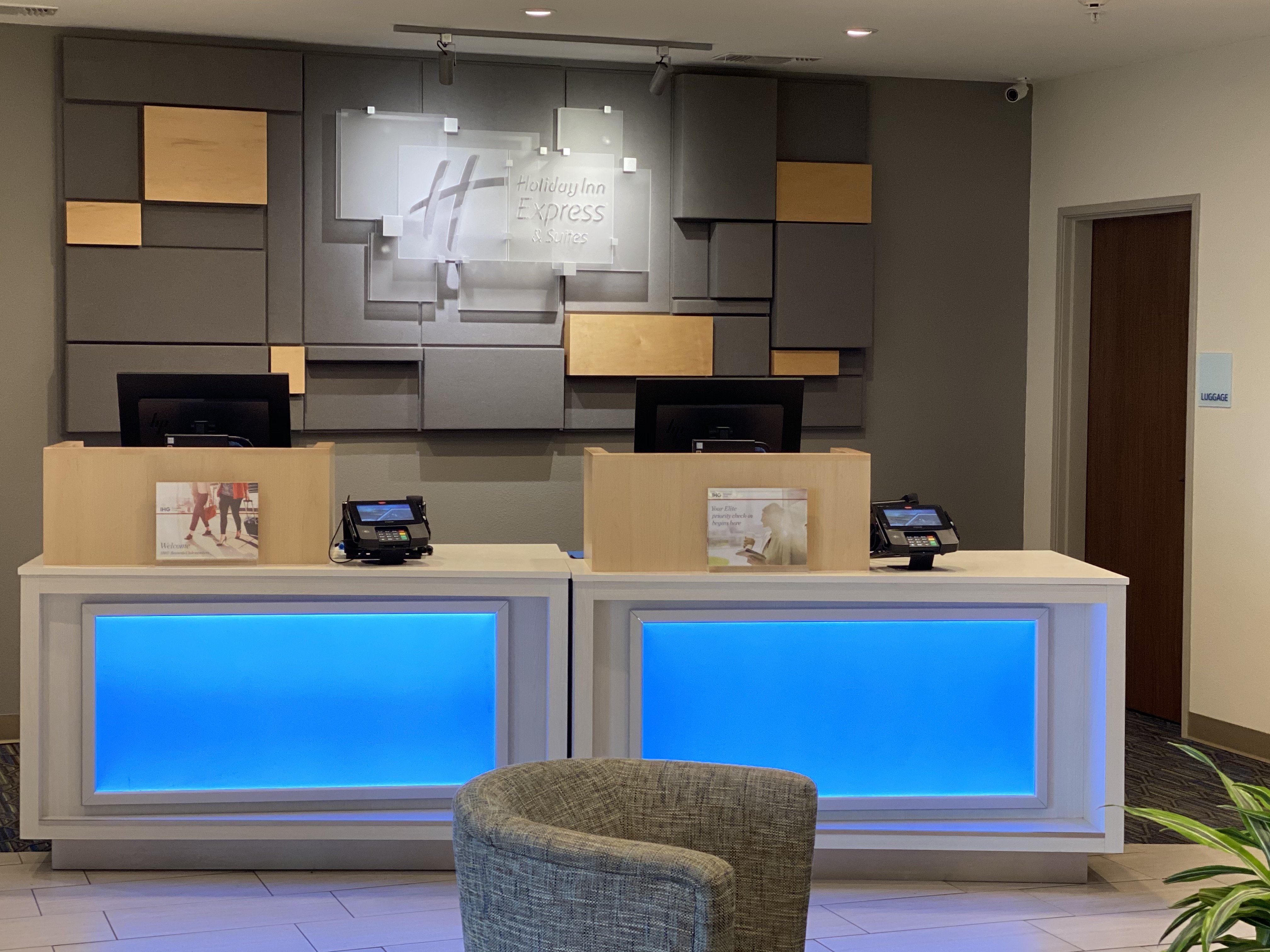 Holiday Inn Express And Suites Junction 17/20