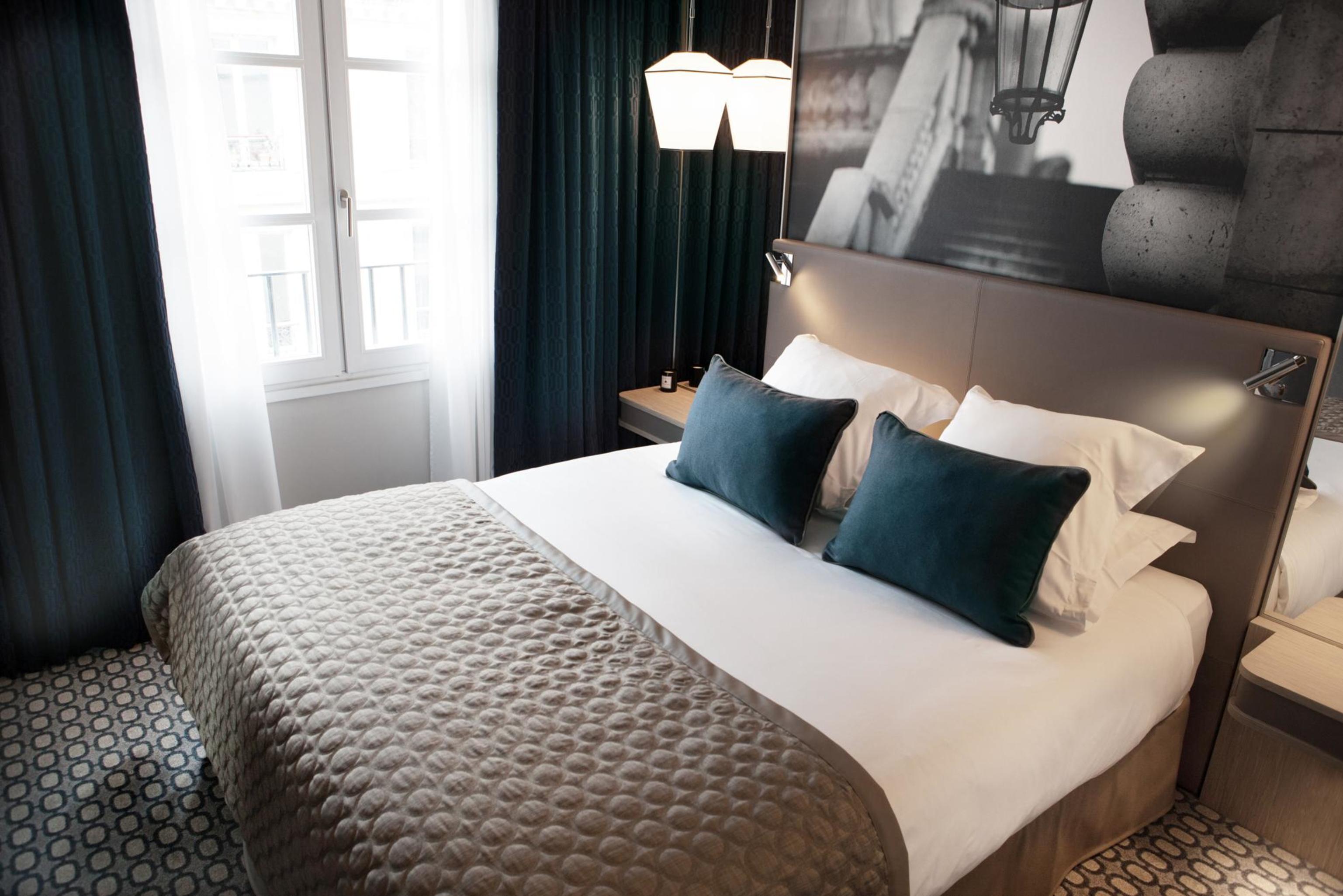 Room at Hotel La Lanterne & Spa, PARIS