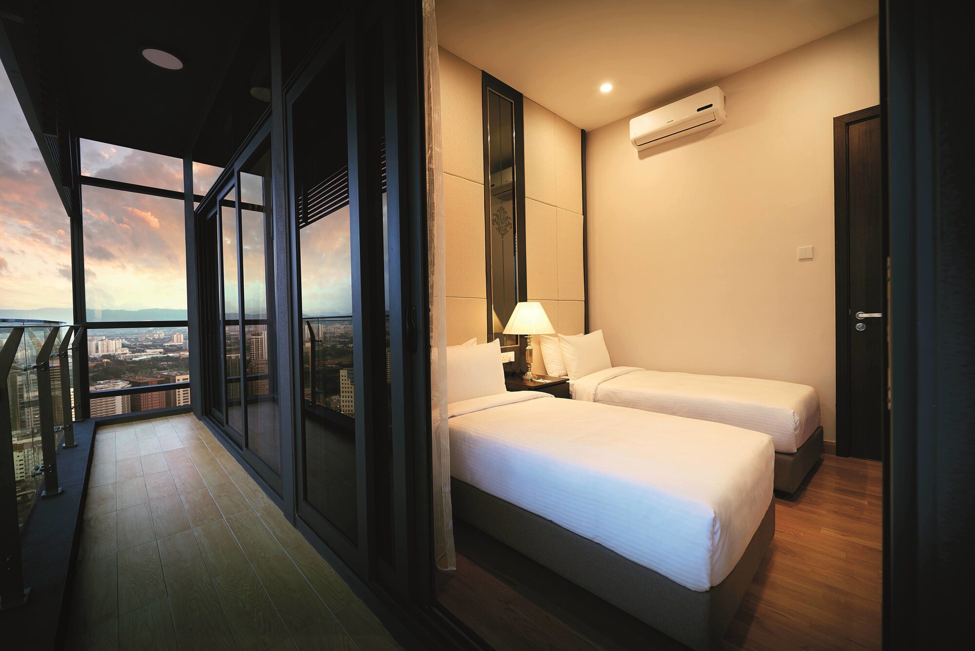 2 BEDROOMS, RESIDENCE, SUITE, QUEEN AND TWIN BEDS