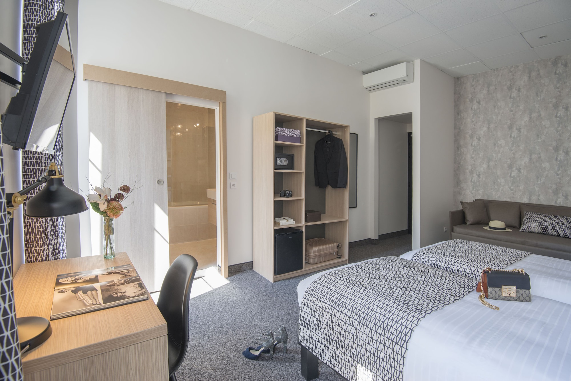ROOM, TRIPLE