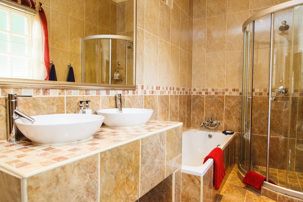 The Angels Place Boutique Hotel 37/38