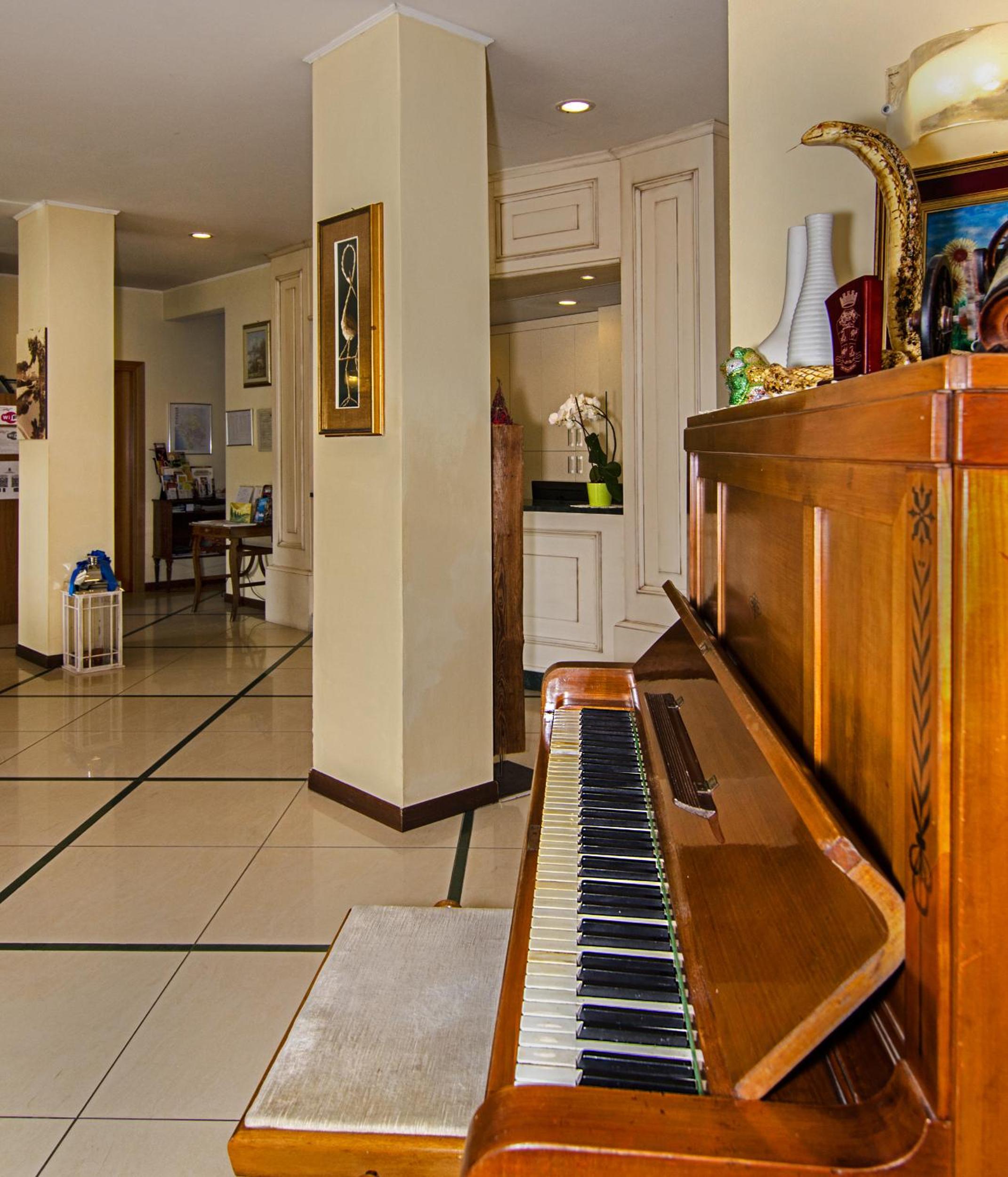 HOTEL VILLA OMBROSA 12/52