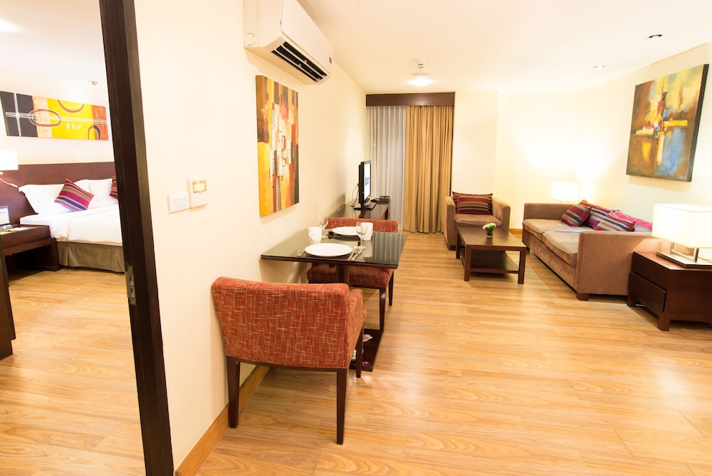 Lohas Residences Sukhumvit 51/71