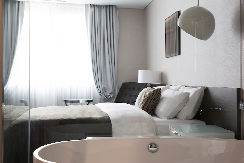 Mate Hotel Bundang 50/50