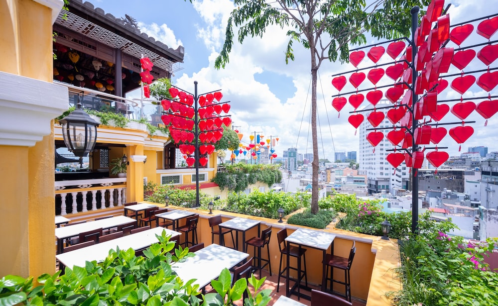 Duc Vuong Hotel 84/86
