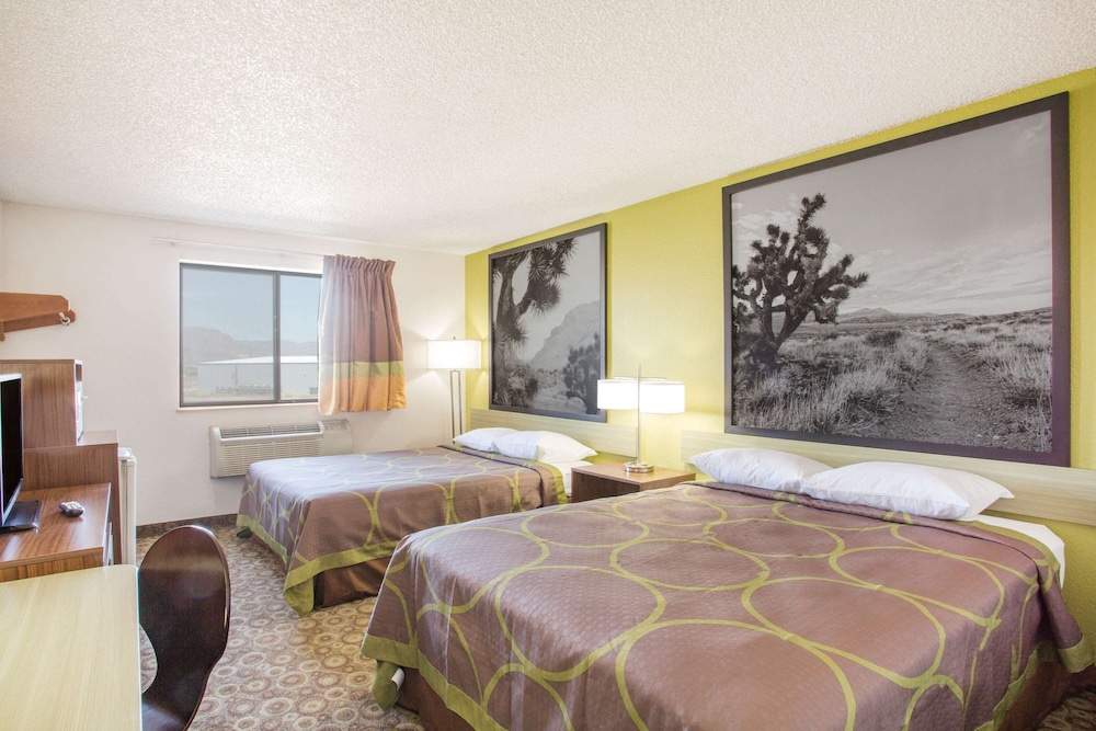 Super 8 By Wyndham Kingman 10/22