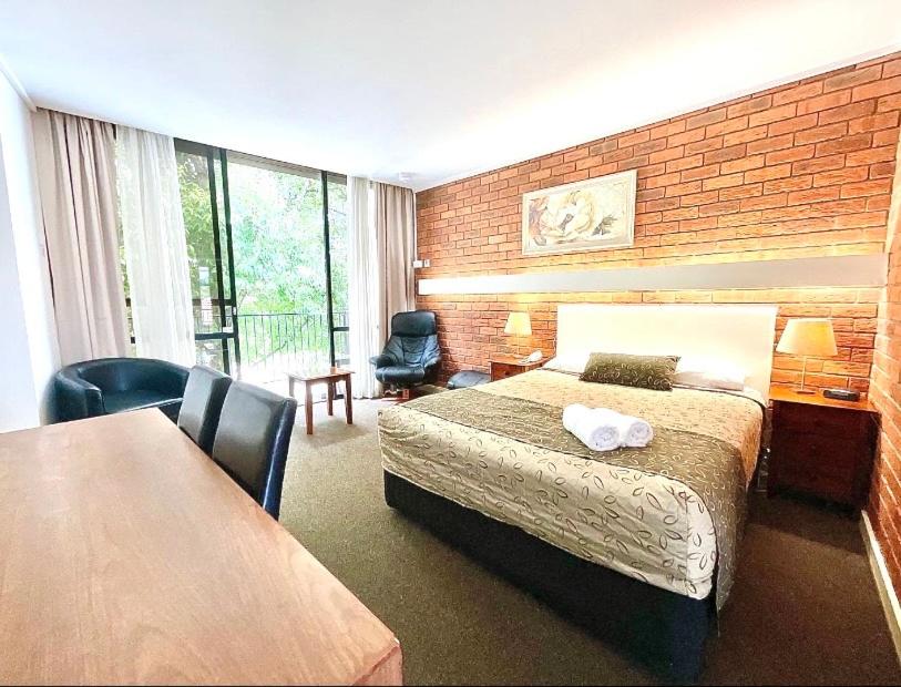 Connells Motel & Serviced Apartments 12/48