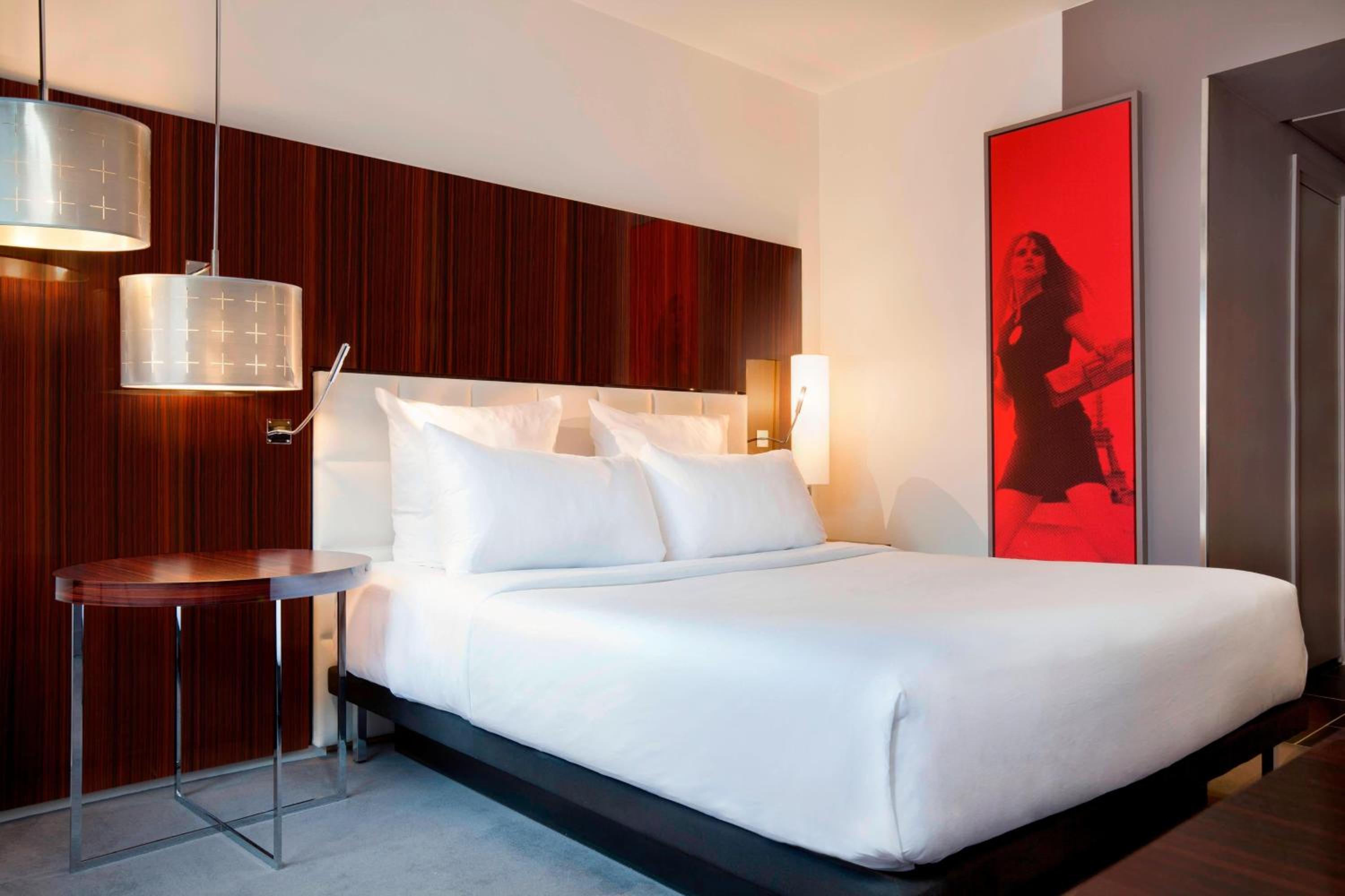 Smart, King Bed