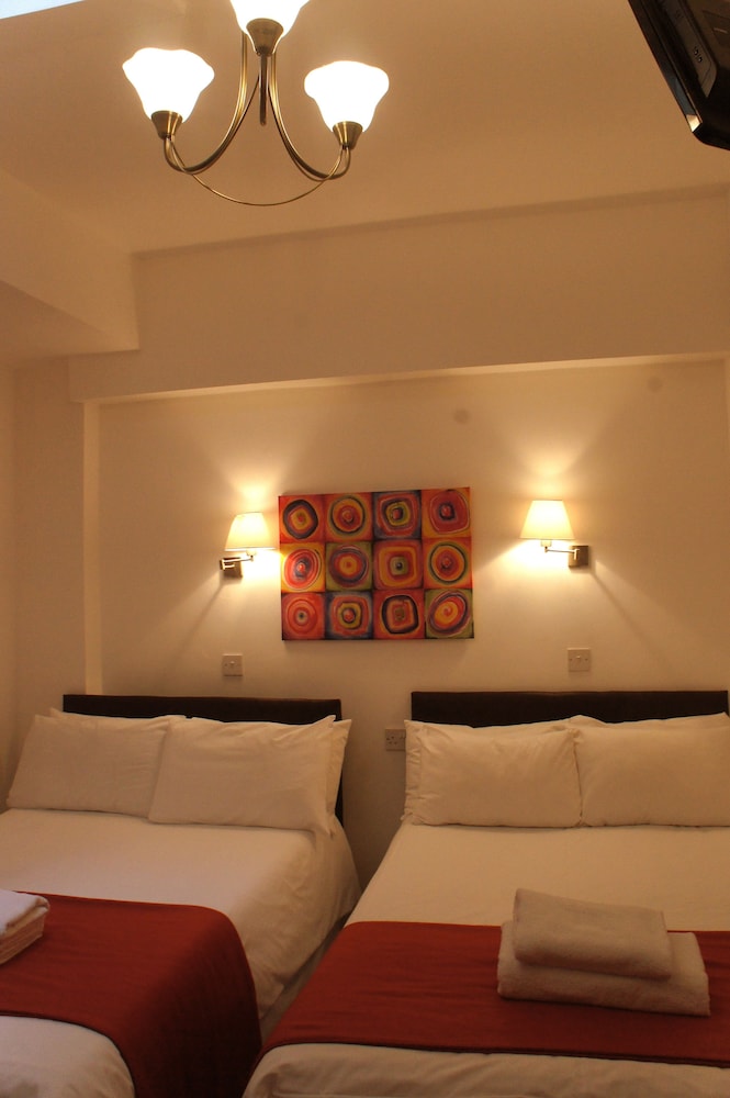 Plaza London Hotel 34/60