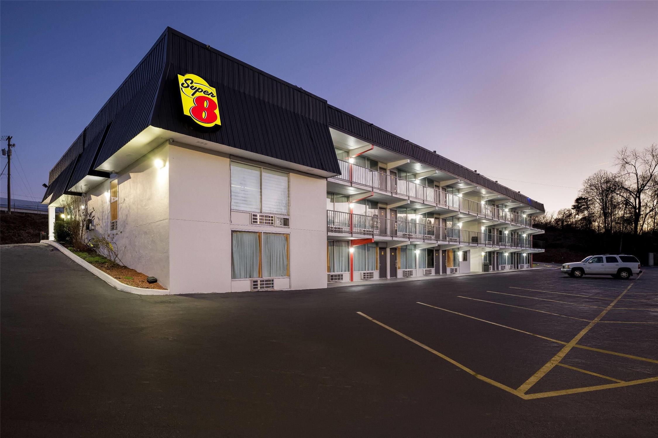 Super 8 By Wyndham Kingsport /I-81 17/28